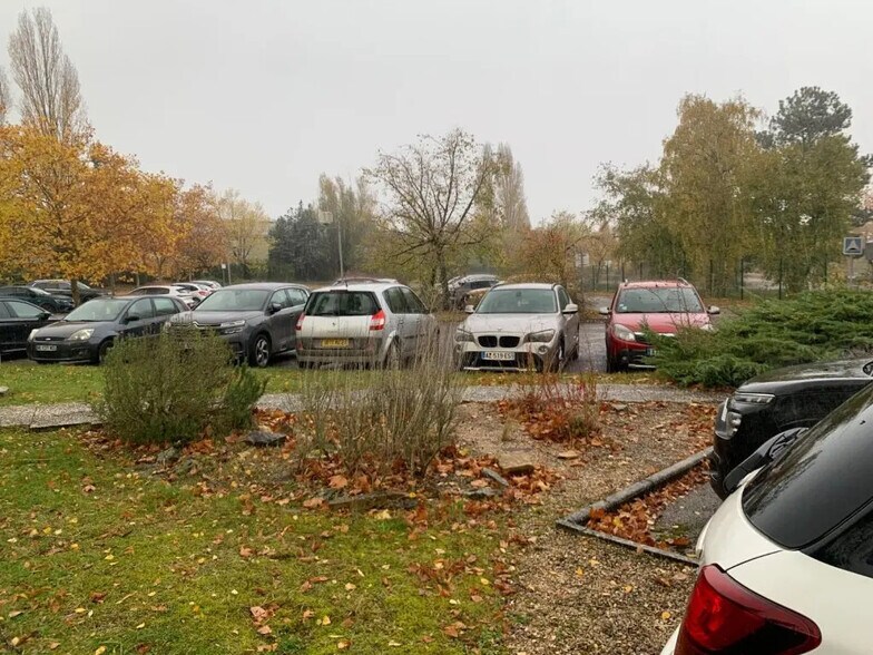 Office in Saint-Apollinaire for lease - Building Photo - Image 3 of 7