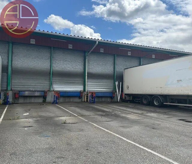 Industrial in Toulouse for lease - Building Photo - Image 1 of 8