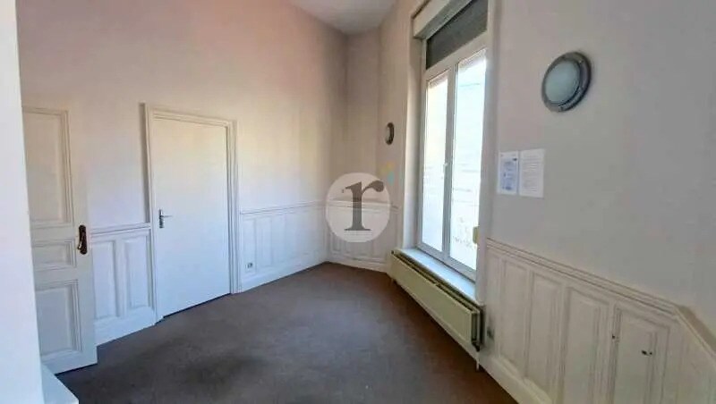 Office in Roubaix for lease - Interior Photo - Image 1 of 5