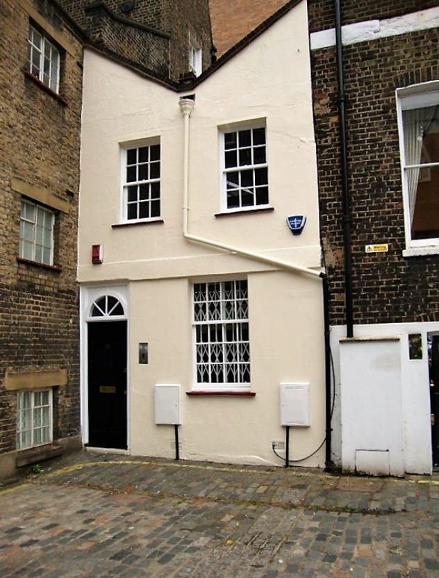 19 Seymour Mews, London for sale Primary Photo- Image 1 of 1