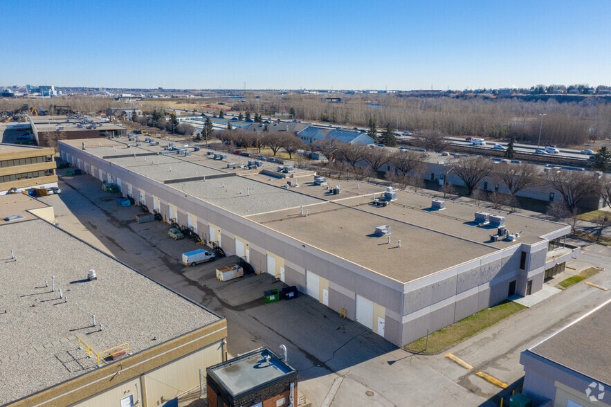 6025 12th St SE, Calgary, AB for lease - Building Photo - Image 2 of 5