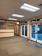 115 Hall Brothers Loop, Bainbridge Island, WA for lease Lobby- Image 1 of 8