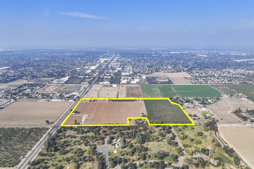 27274 S Mooney Blvd, Visalia, CA for sale - Building Photo - Image 2 of 12