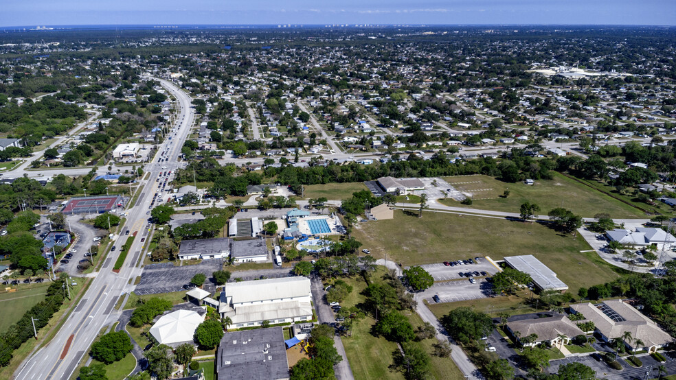 SW Ravenswood Ln, Port Saint Lucie, FL for sale - Primary Photo - Image 2 of 30