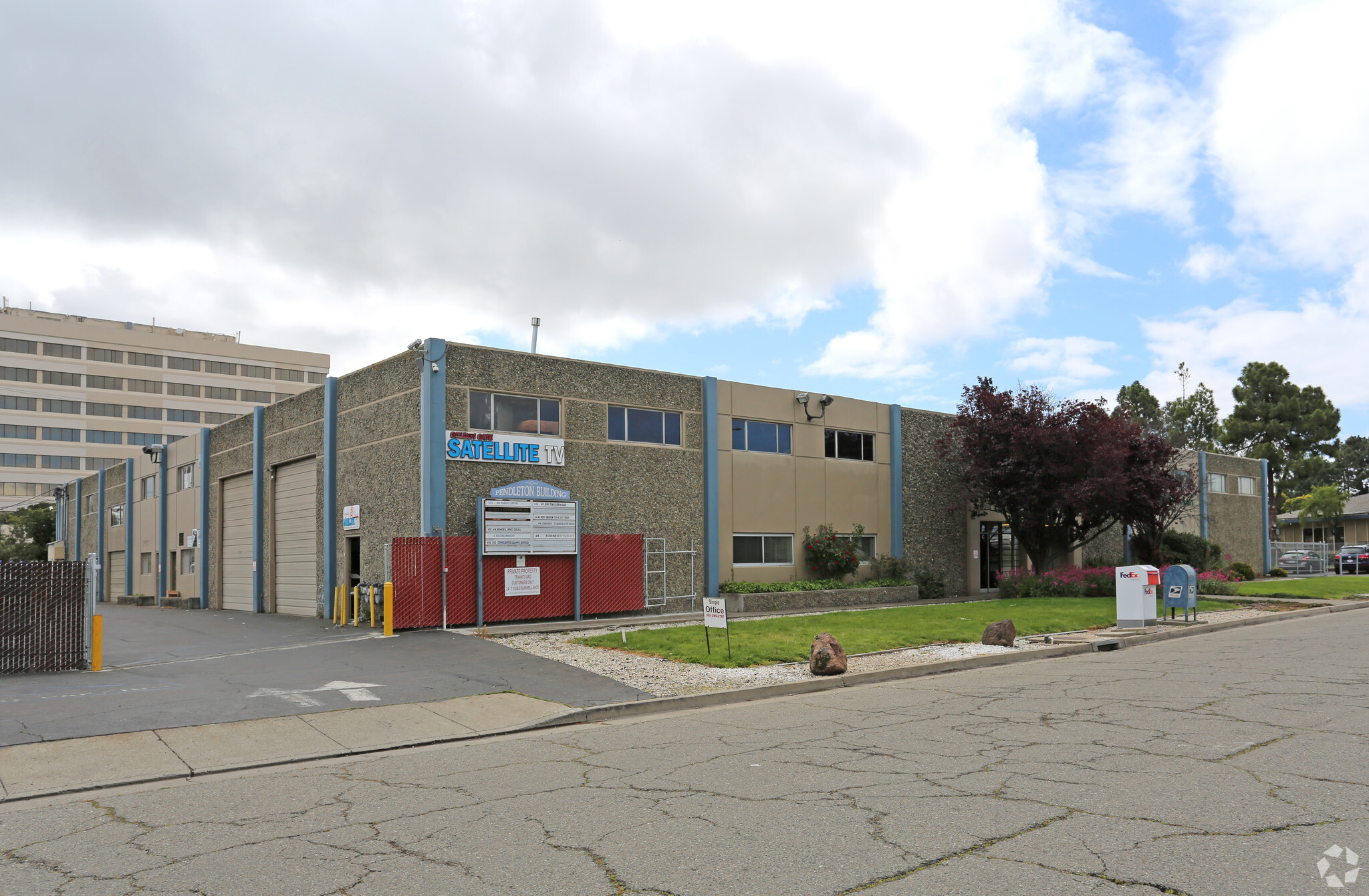 404-420 Pendleton Way, Oakland, CA for lease Primary Photo- Image 1 of 4