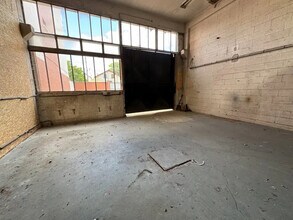 Flex in Bezons for lease Interior Photo- Image 1 of 9