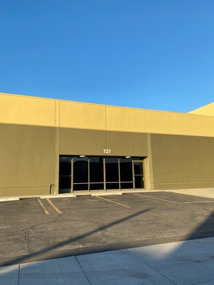 701-833 W Anaheim St, Long Beach, CA for lease - Building Photo - Image 1 of 14