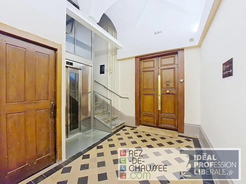 Office in Lyon for sale - Building Photo - Image 2 of 7