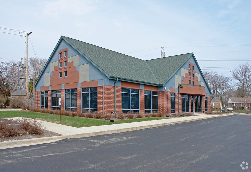 2450 W Silver Spring Dr, Milwaukee, WI for sale - Primary Photo - Image 1 of 1