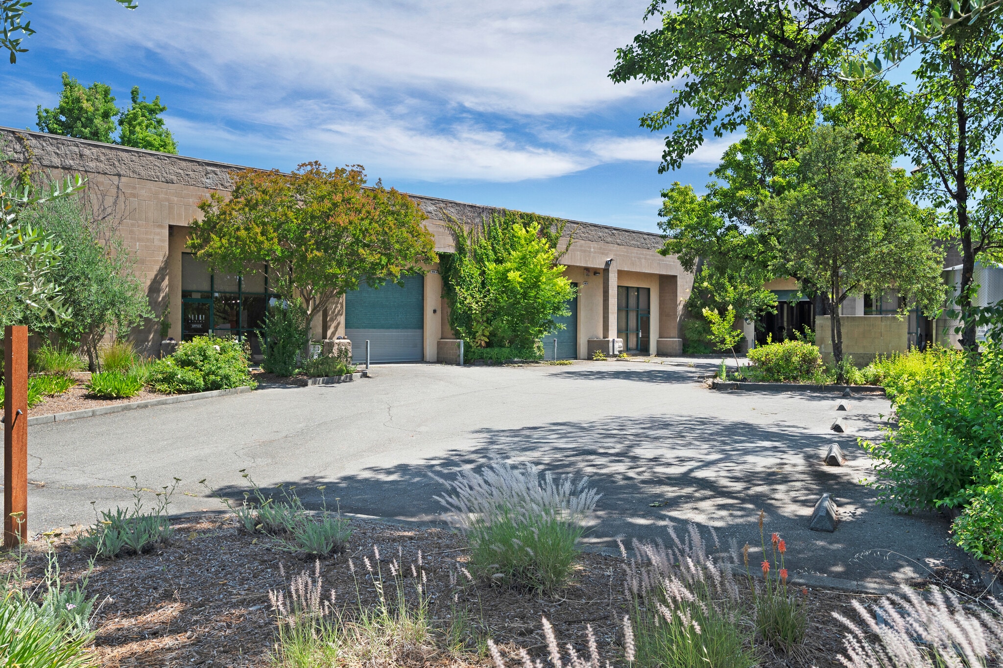 498 Moore Ln, Healdsburg, CA for lease Building Photo- Image 1 of 8