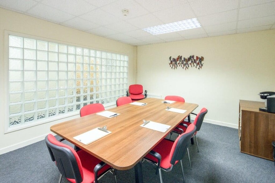 Kingsfield Clos, Northampton for lease - Interior Photo - Image 2 of 51