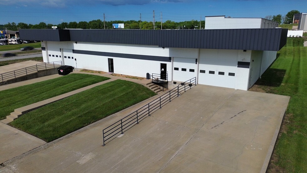 1100 NW Valley Ridge Dr, Grain Valley, MO for lease - Building Photo - Image 3 of 7