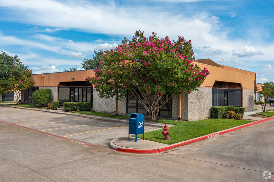 5424 Rufe Snow Dr, North Richland Hills, TX for lease - Building Photo - Image 1 of 7