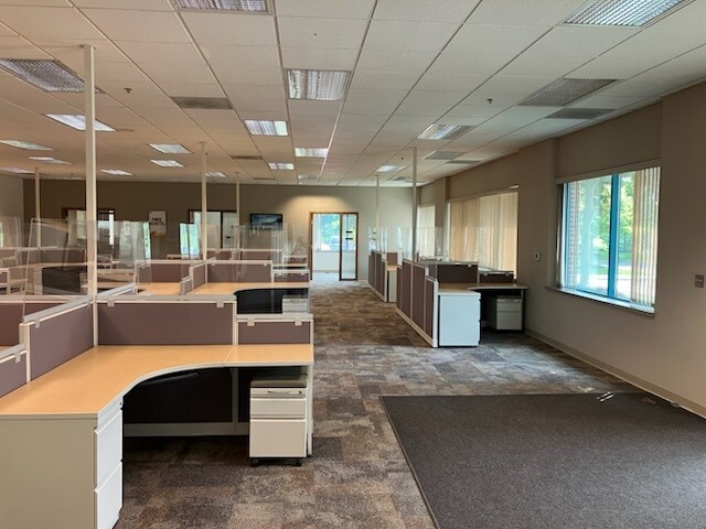 3916 Ranchero Dr, Ann Arbor, MI for lease - Interior Photo - Image 2 of 4