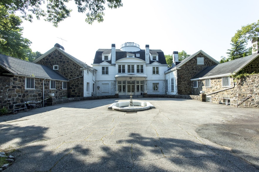 209 Flagg Pl, Staten Island, NY for sale - Primary Photo - Image 1 of 1