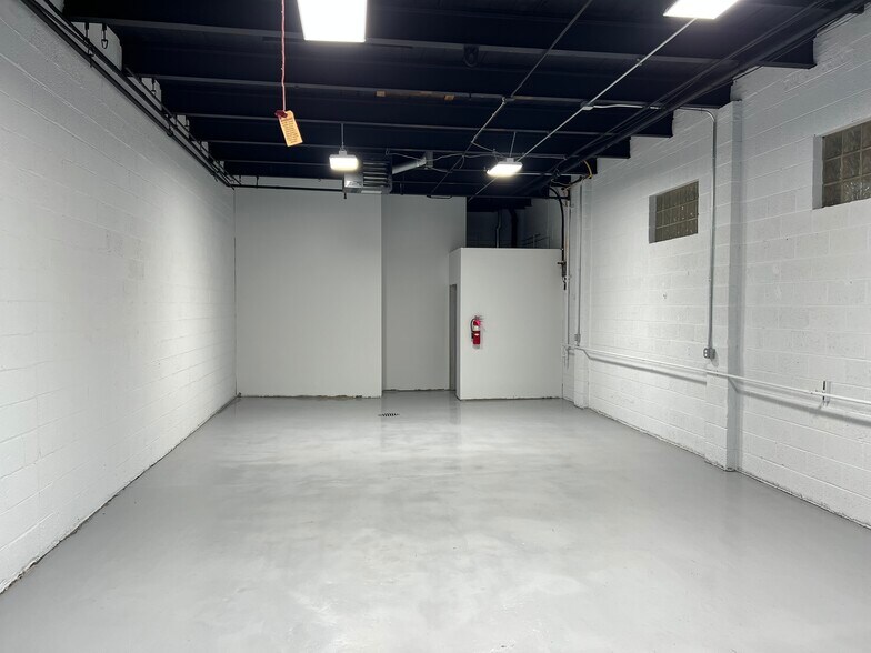 20227 Mack Ave, Grosse Pointe, MI for sale - Building Photo - Image 1 of 1