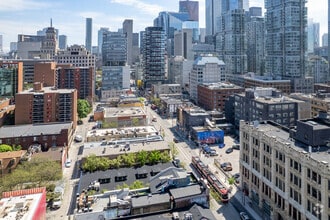 225 Queen St W, Toronto, ON - AERIAL  map view