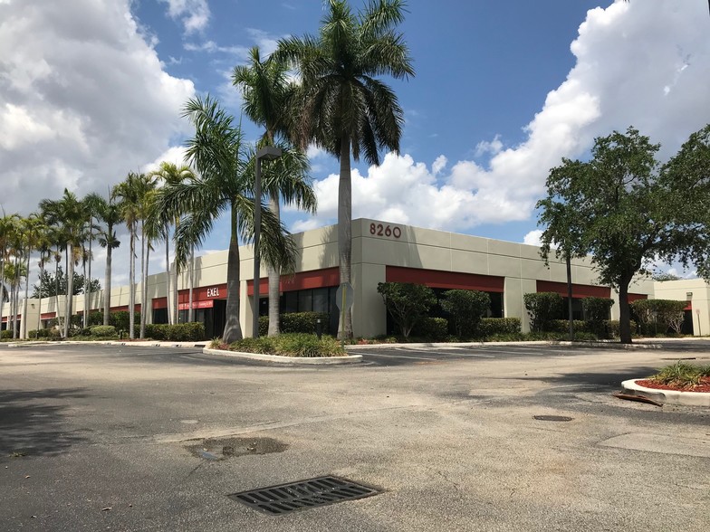 8280 NW 27th St, Miami, FL for lease - Building Photo - Image 2 of 7