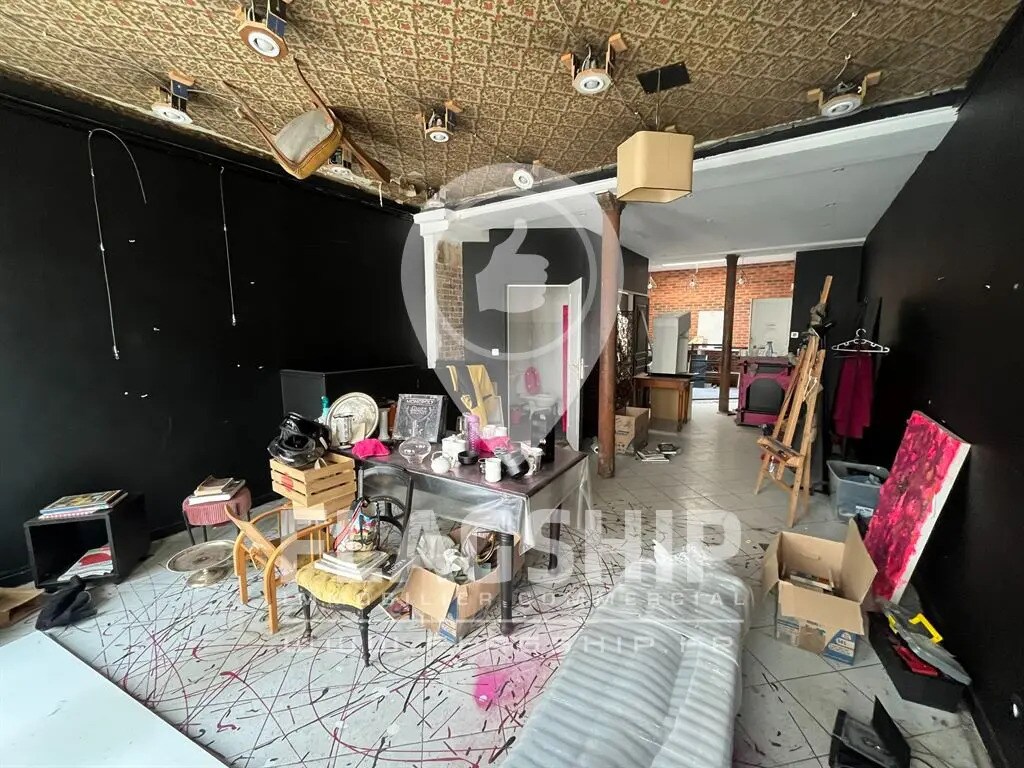 Retail in Paris for lease Interior Photo- Image 1 of 6