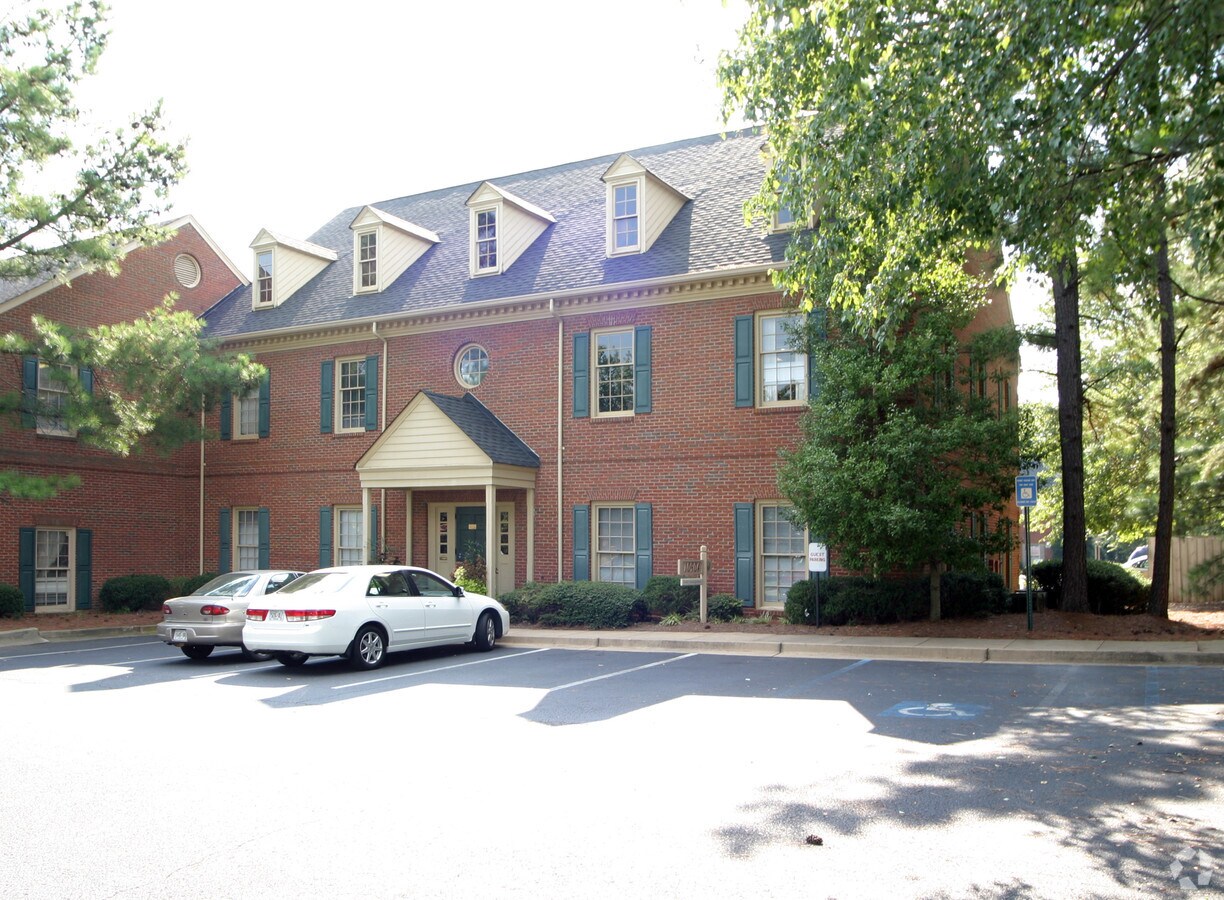 10904 Crabapple Rd, Roswell, GA 30075