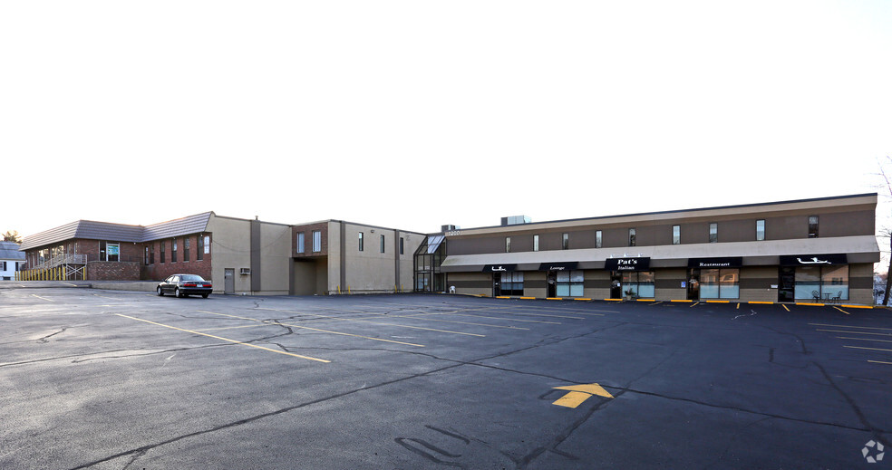 1200 Hartford Ave, Johnston, RI for lease - Primary Photo - Image 1 of 40