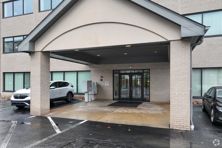 4500 Brooktree Rd, Wexford, PA for lease - Building Photo - Image 1 of 25