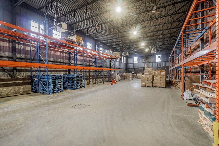 1280 Boul Jules-Poitras, Montréal, QC for lease - Building Photo - Image 3 of 21