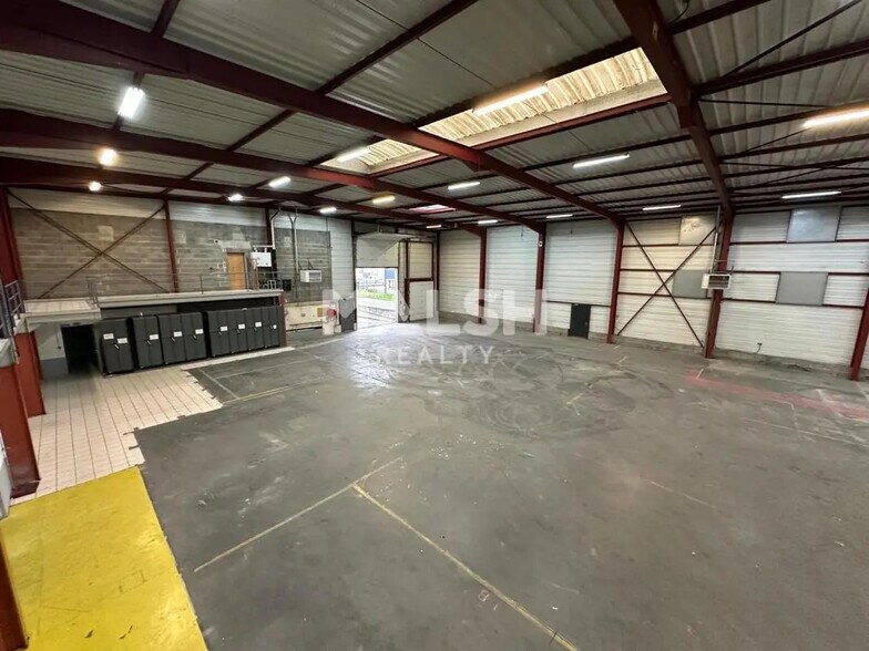 Office in Corbas for lease - Interior Photo - Image 3 of 11