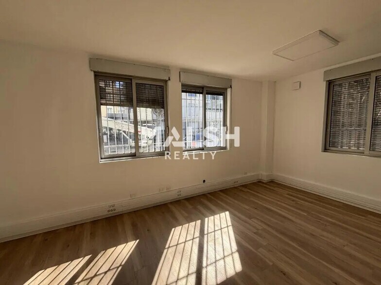 Office in Villeurbanne for sale - Interior Photo - Image 3 of 19