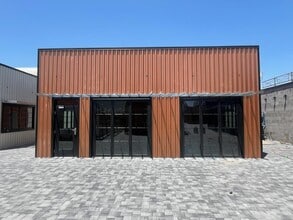 1561 Commerce st, Las Vegas, NV for lease Building Photo- Image 2 of 4