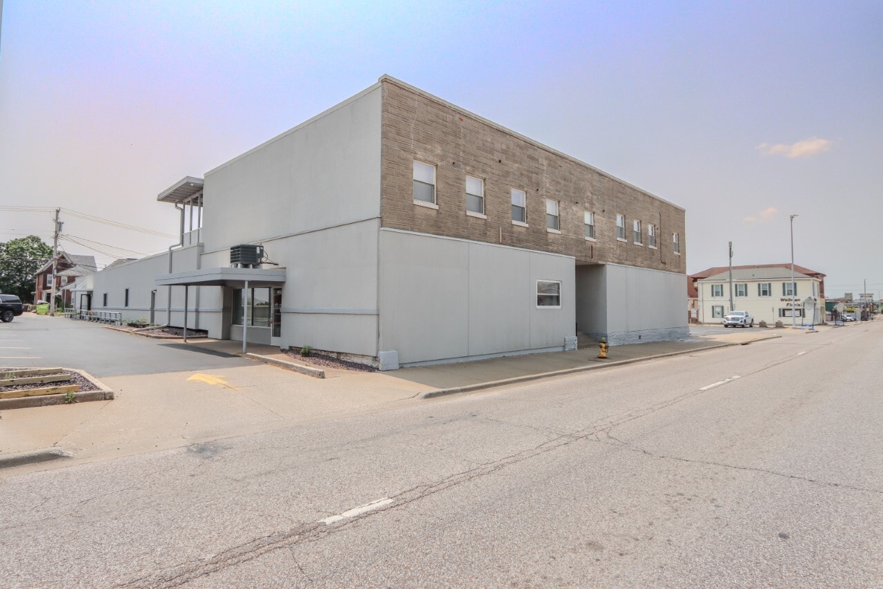 1112-1128 Broadway St, Quincy, IL for lease Building Photo- Image 1 of 32