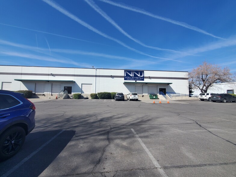 1575 Linda Way, Sparks, NV for lease - Building Photo - Image 2 of 5