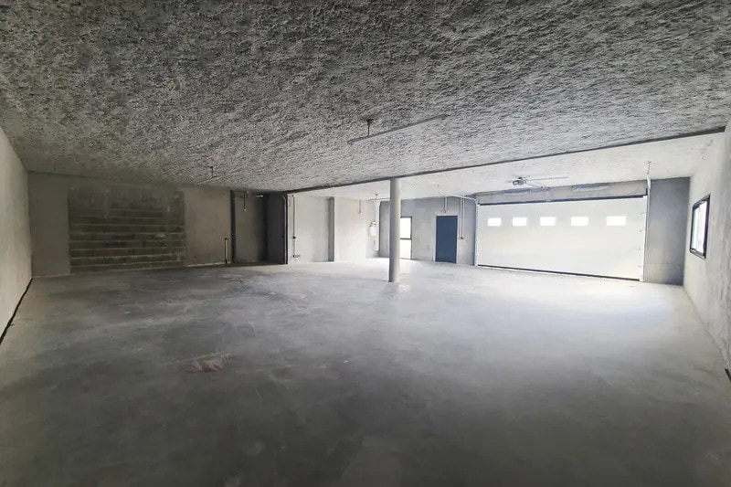 Flex in Bayonne for lease - Interior Photo - Image 2 of 4