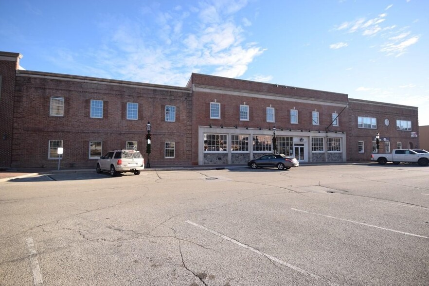 215   MAIN STREET  ZEILGLER BUILING, West Bend, WI for lease - Primary Photo - Image 1 of 27