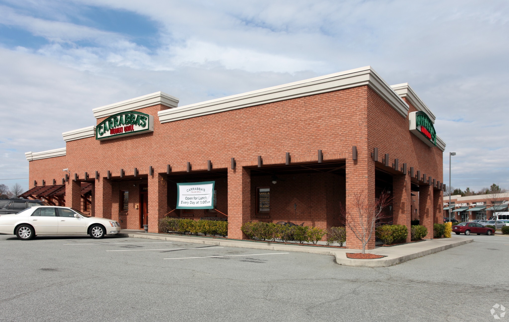1653 New Garden Rd, Greensboro, NC for lease Primary Photo- Image 1 of 4