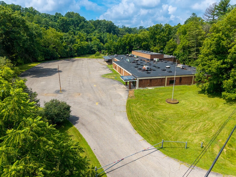 700 Channel Ln, Marietta, OH for lease - Building Photo - Image 2 of 16