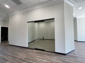 6427 Highway 105, Conroe, TX for lease Interior Photo- Image 2 of 13