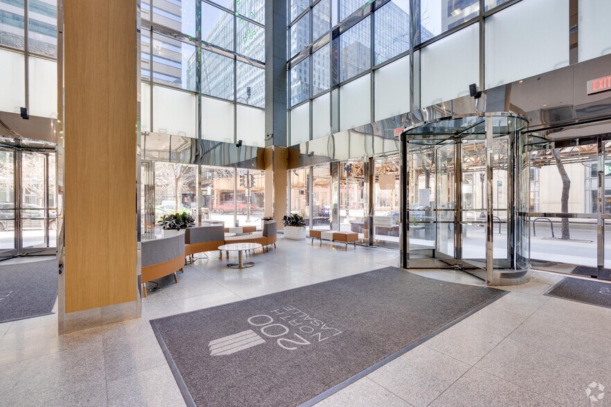 200 N LaSalle St, Chicago, IL for lease - Lobby - Image 3 of 16