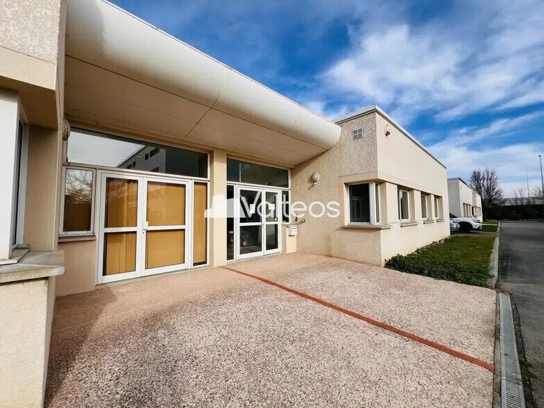Office in Labège for lease - Building Photo - Image 2 of 9