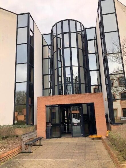 Office in Jouy-en-Josas for lease - Building Photo - Image 1 of 16