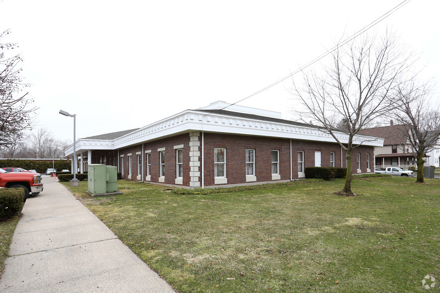 7 N Washington St, Plainville, CT for lease - Building Photo - Image 3 of 5