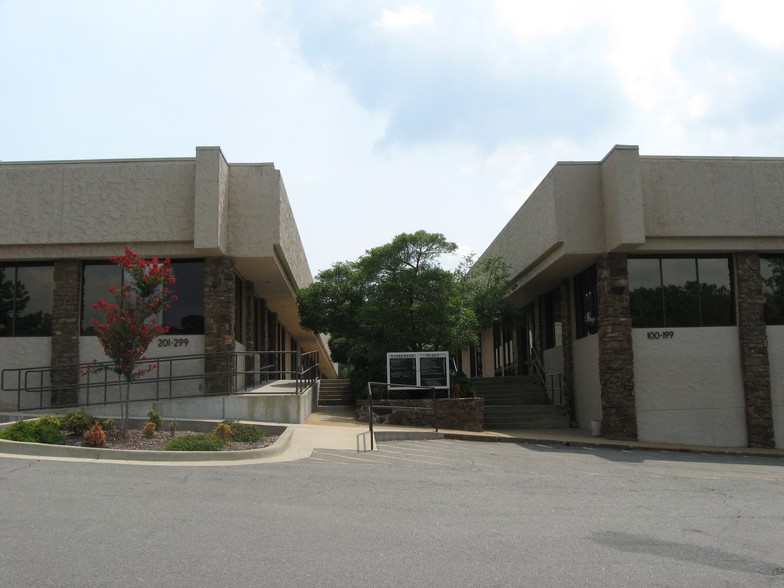 1100 N University Ave, Little Rock, AR for lease - Building Photo - Image 3 of 4