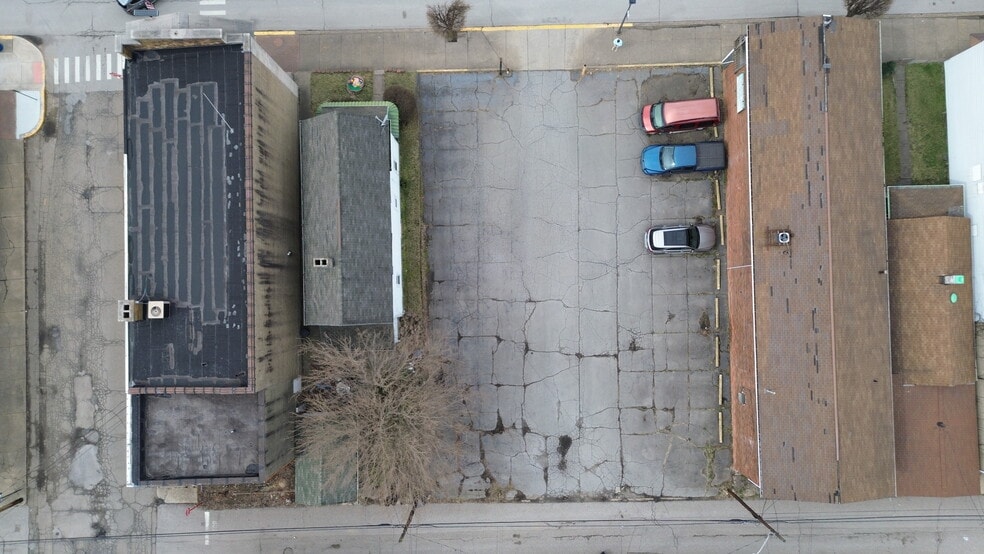 Follansbee Investment Portfolio portfolio of 3 properties for sale on LoopNet.com - Building Photo - Image 2 of 8