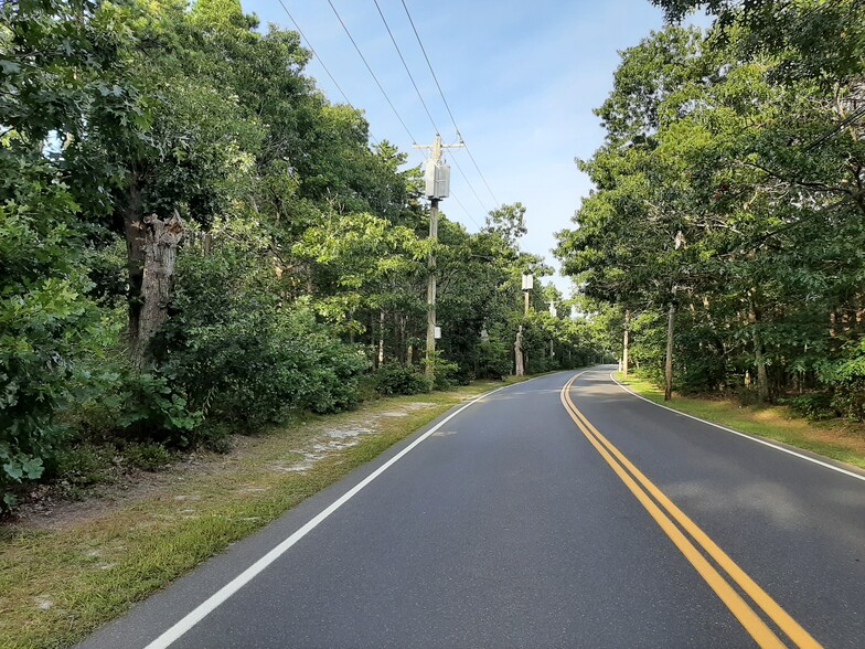 48 Old Country rd, East Quogue, NY for sale - Primary Photo - Image 1 of 7