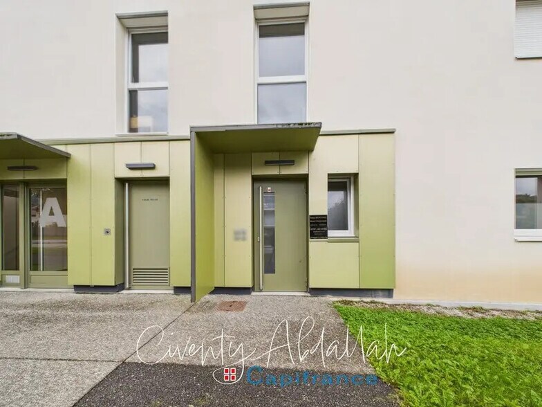 Office in Gilly-sur-Isère for lease - Building Photo - Image 3 of 17