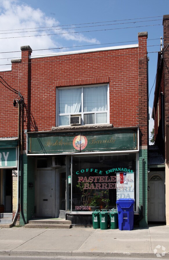 262 Christie St, Toronto, ON M6G 3C1