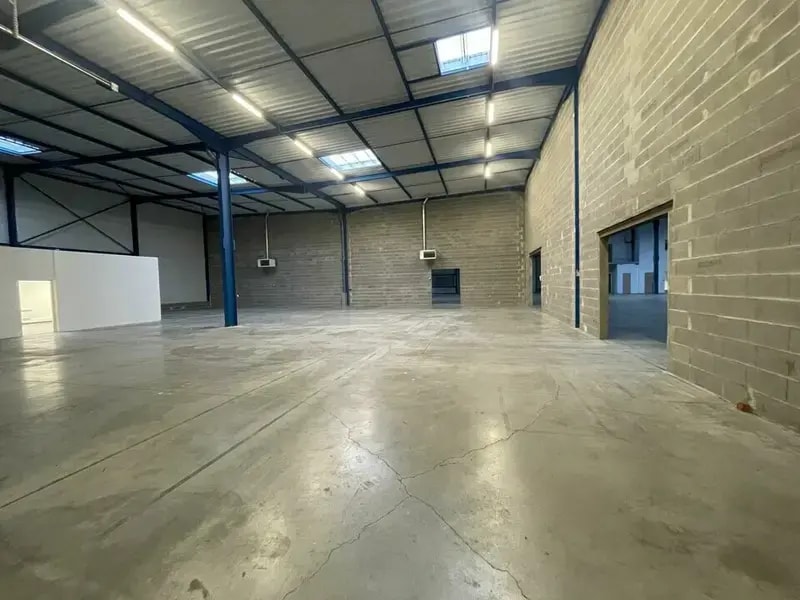 Flex in Dagneux for lease Interior Photo- Image 1 of 12