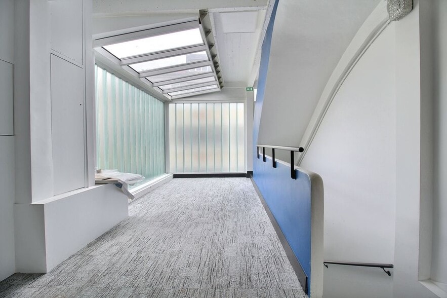 Office in Paris for sale - Interior Photo - Image 3 of 14