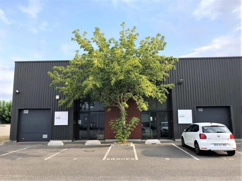 Flex in Toulouse for lease - Building Photo - Image 1 of 3