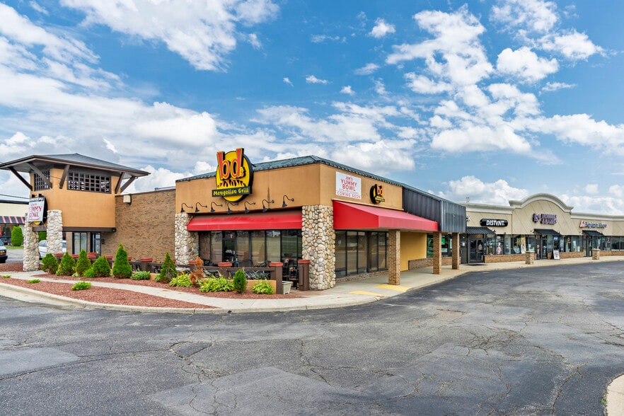 Valley Plaza - Convenience Store